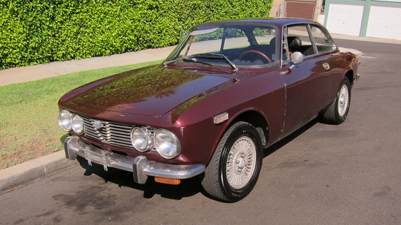 Illustration for article titled 1974 Alfa Romeo 2000 GT Veloce: The Jalopnik Classic Review
